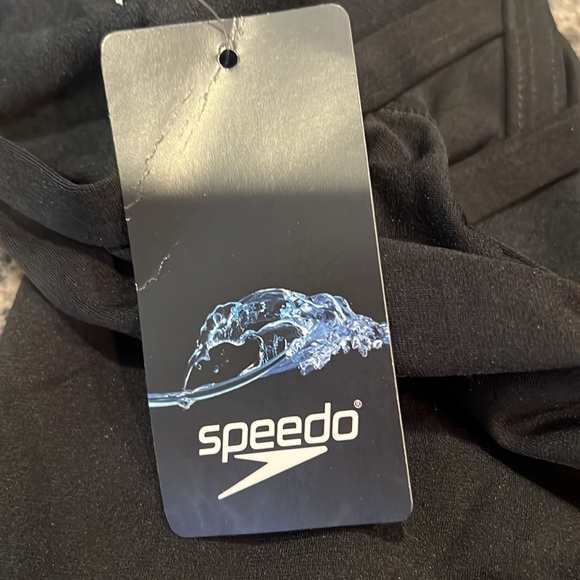 NWT Speedo Endurance+ Flyback Swimsuit, size 26 (XS) - Picture 8 of 8